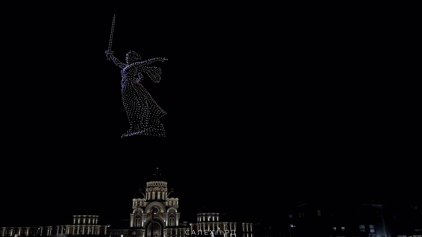 Более двух тысяч дронов озарили небо над Салехардом