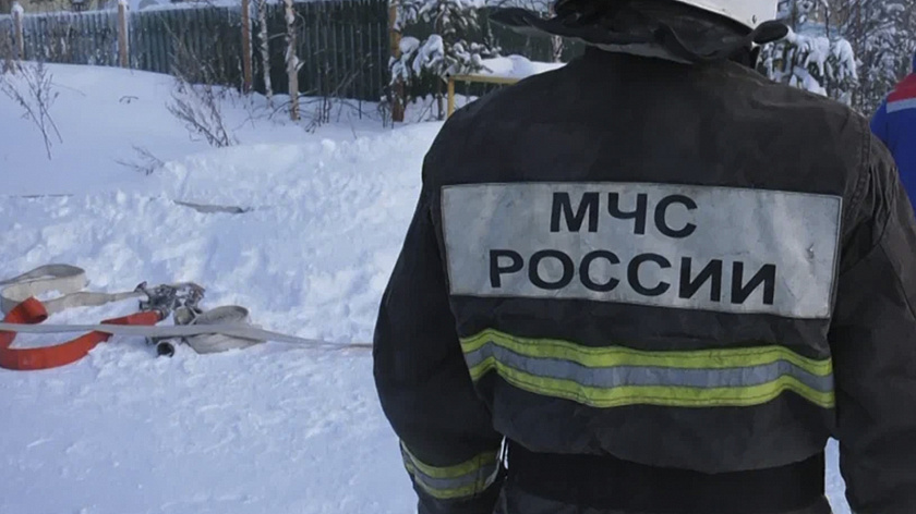 Два человека пострадали при пожаре в частном доме в Мужах