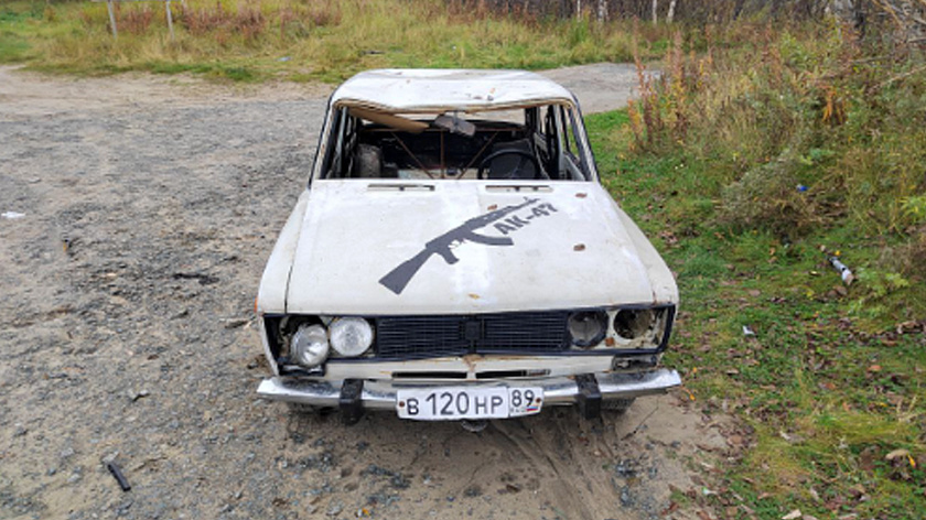 В Салехарде ищут владельца брошенного на переправе автомобиля