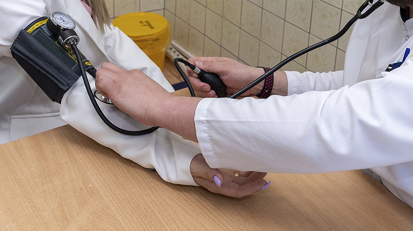 Медпомощь в полном объёме: в Ноябрьске укомплектовали штат нового корпуса ЦГБ