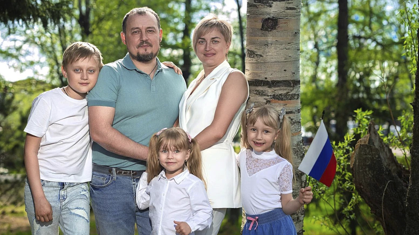 Дмитрий Артюхов поздравил ямальцев с Днем семьи, любви и верности
