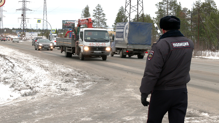 Сплошные проверки грузовиков и автобусов проходят на Ямале