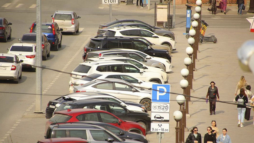 Круглосуточные платные парковки откроют в Тюмени 15 сентября