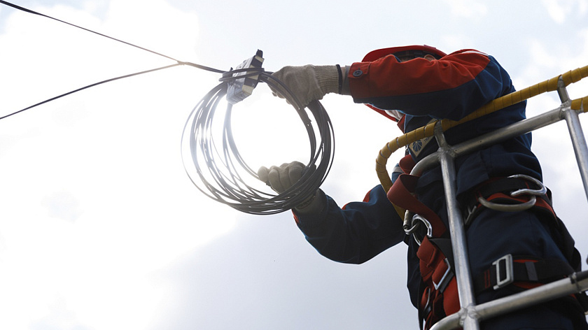 В Тюмени на опорах ЛЭП обнаружили 11 тысяч незаконных кабелей