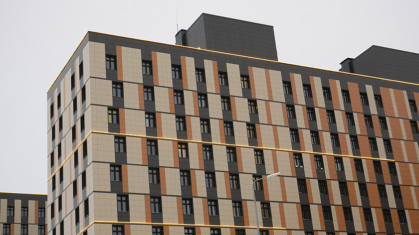 Строители завершили возведение нового пятиэтажного дома в Губкинском