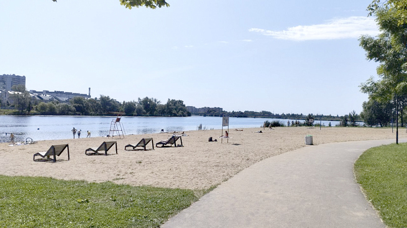 Более полусотни пляжей Петербурга оказались погребены под мусором