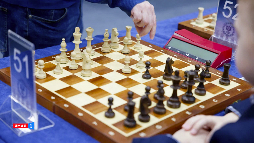 В Ноябрьске международный гроссмейстер провел мастер-класс для участников Всероссийских соревнований по шахматам