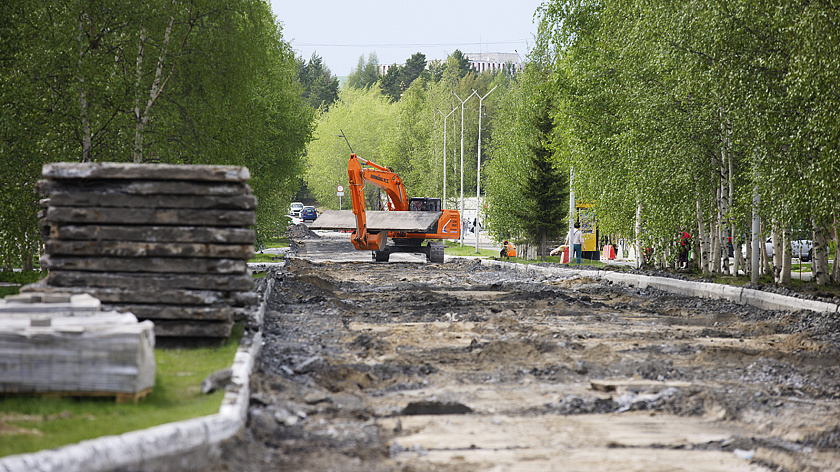Глава Тюменской области поздравил с праздником работников дорожного хозяйства