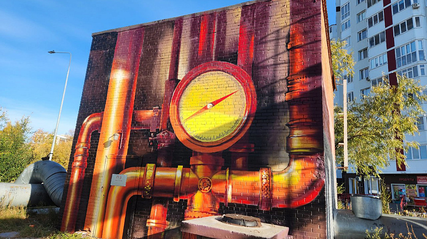 Патриотичные муралы украсили инженерные объекты Сургута