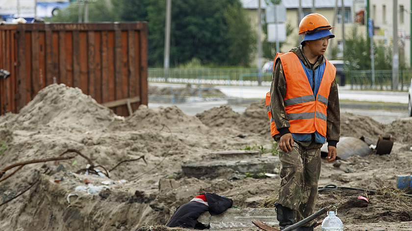 Трудовой патент для мигрантов Петербурга подорожает до 8 тысяч рублей