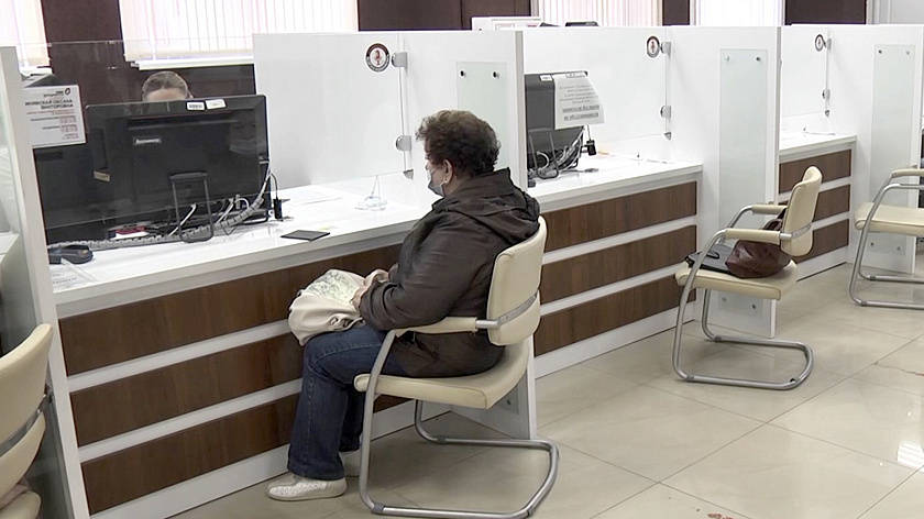 Ямальцы оформили более 15 тысяч полисов ОМС через МФЦ