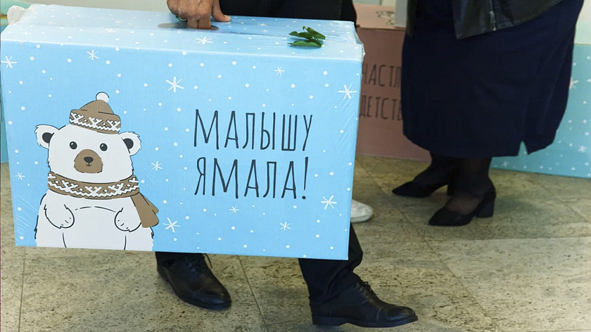 Голубая и розовая подсветки: в Салехарде предложили красиво провожать малышей из роддома