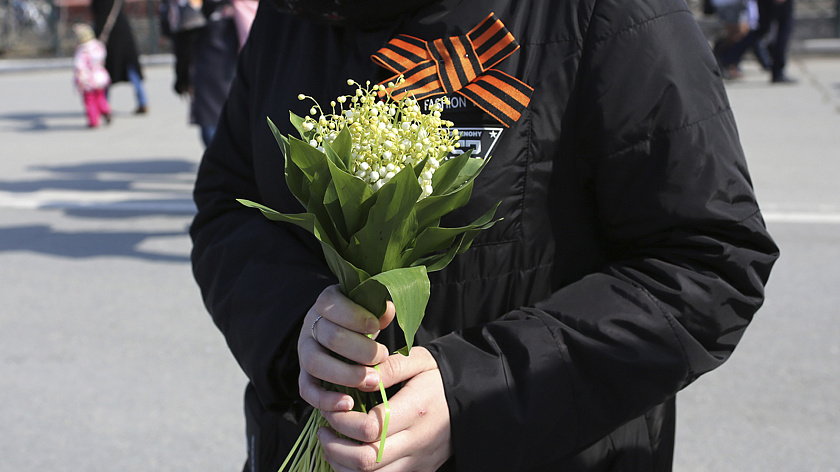 На Ямале волонтеры, активисты и чиновники выехали с поздравлениями к ветеранам ВОВ