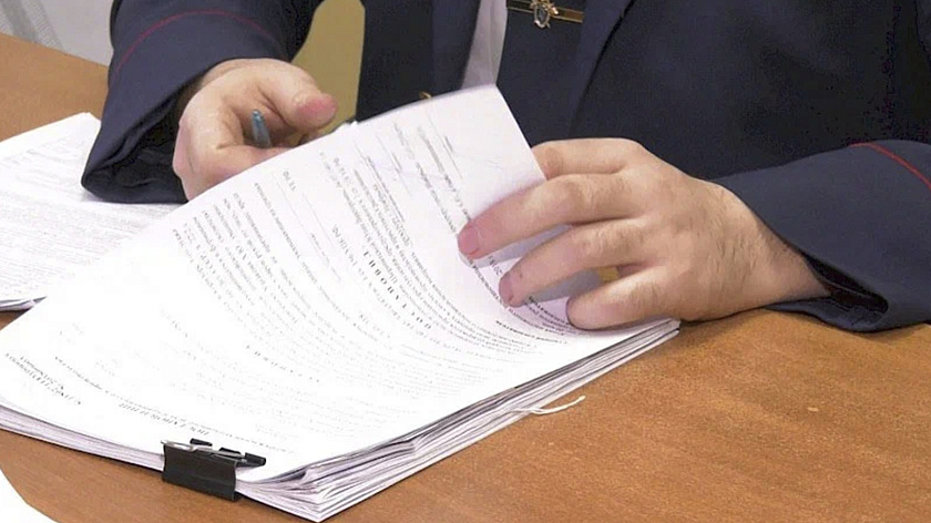 Следком: 13-летнюю петербурженку подозревают в жестоком убийстве матери