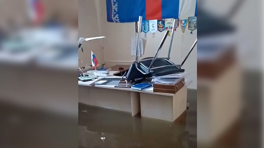 В Тарко-Сале затопило спортшколу «Виктория»