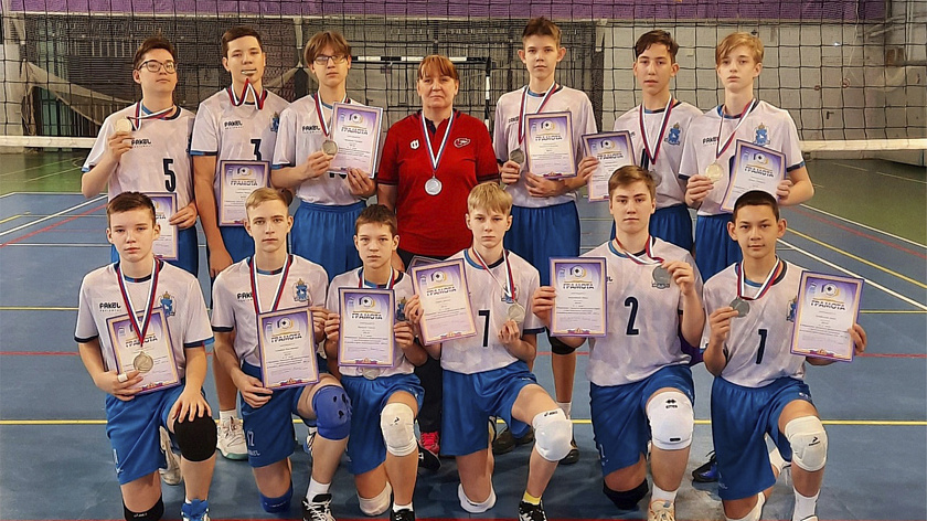 Ямальская сборная по волейболу заняла второе место на первенстве УрФО