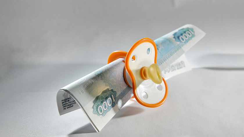 Ямальским студенткам напомнили, как оформить увеличенное пособие по беременности и родам