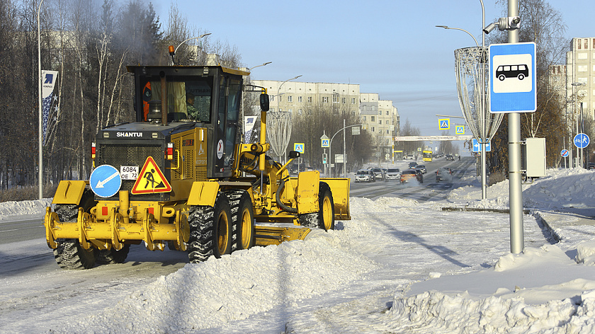 Более 70 единиц техники задействовано в уборке улиц Ноябрьска от снега