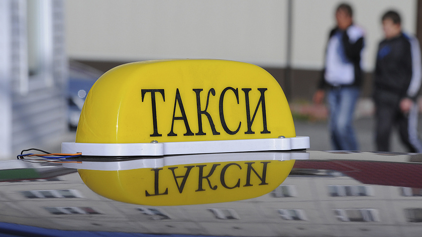 Петербуржцев предупредили о резком росте цен на такси и доставку