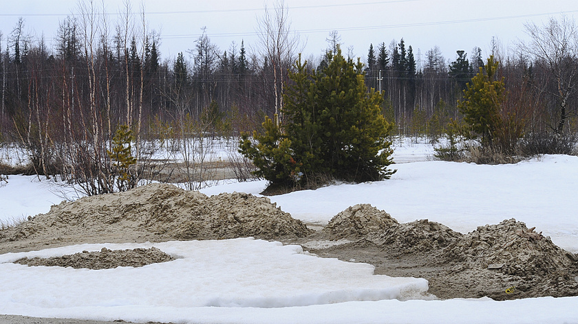 В Тарко-Сале начали возведение водозащитной насыпи для защиты от паводка