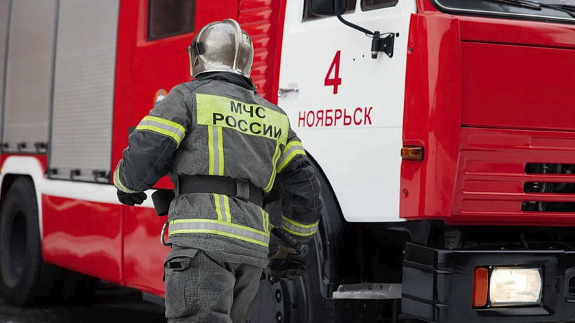 В Ноябрьске сгорела отечественная легковушка 