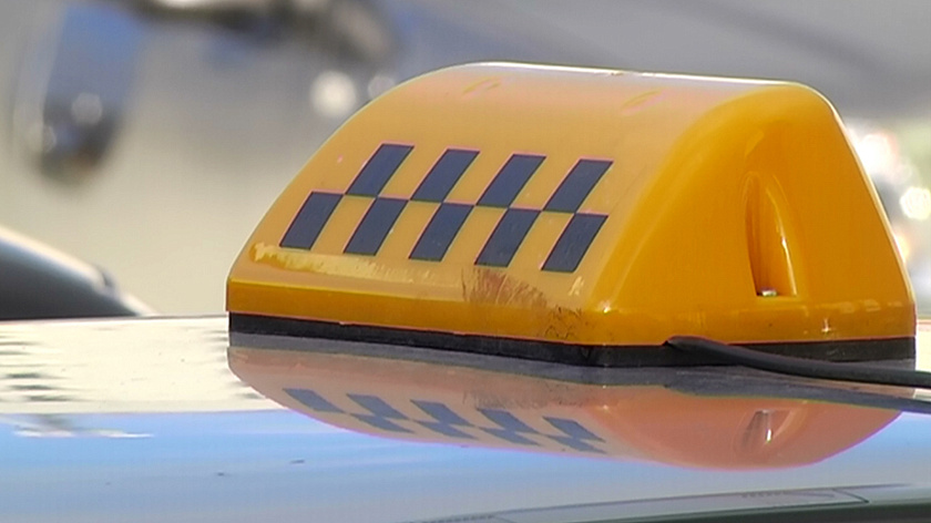 В Петербурге самозанятым таксистам теперь можно работать без постоянной прописки