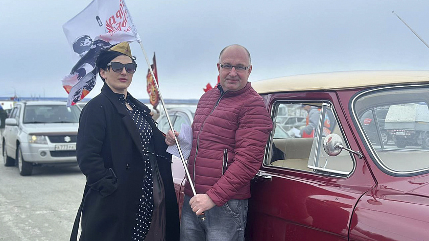 Более 50 автомобилей приняли участие в автопробеге Победы в Салехарде