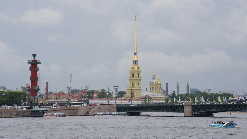 В Петербурге реставрируют гранитные фасады Петропавловской крепости