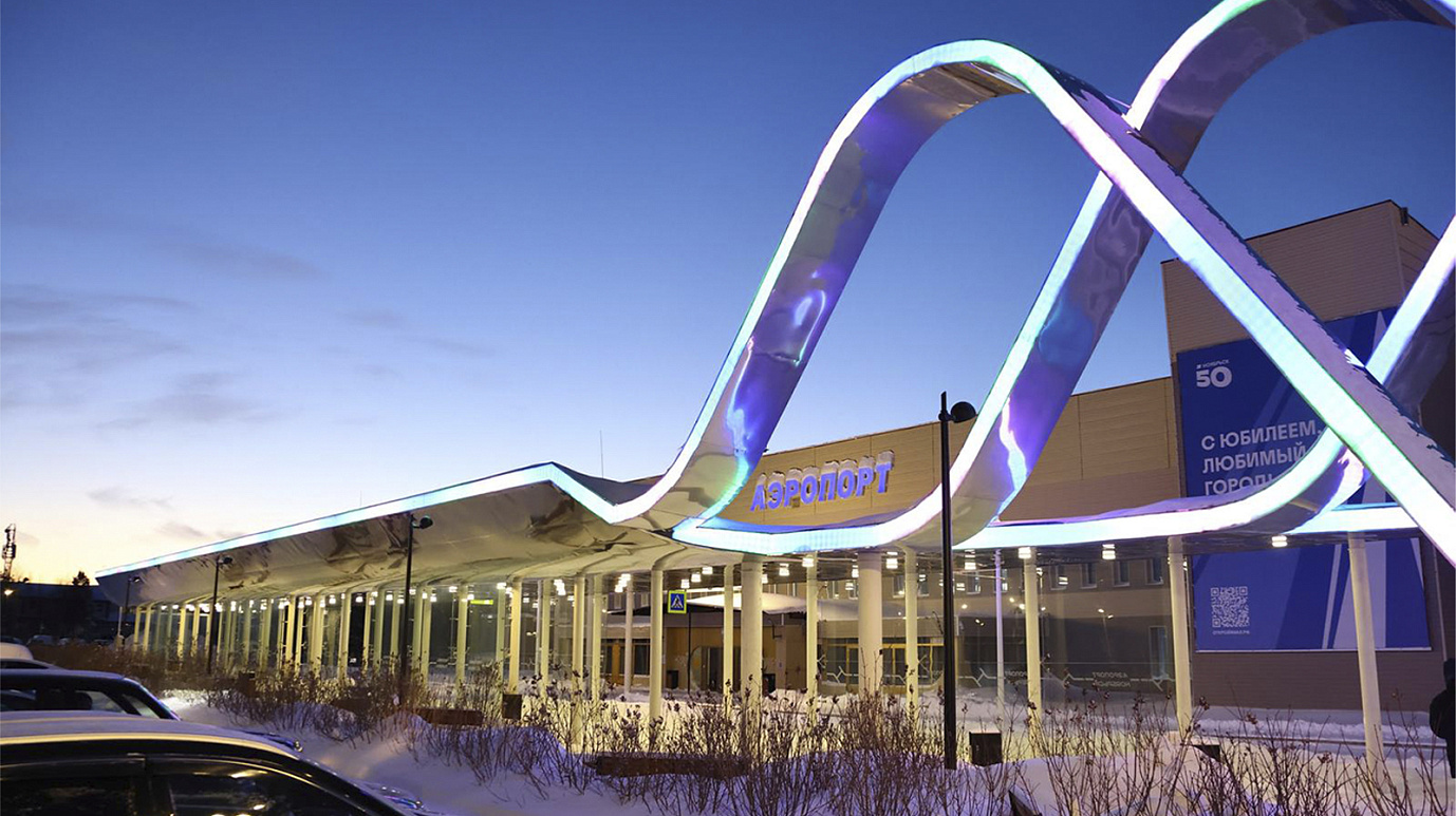 Ноябрьский аэропорт — вид изнутри