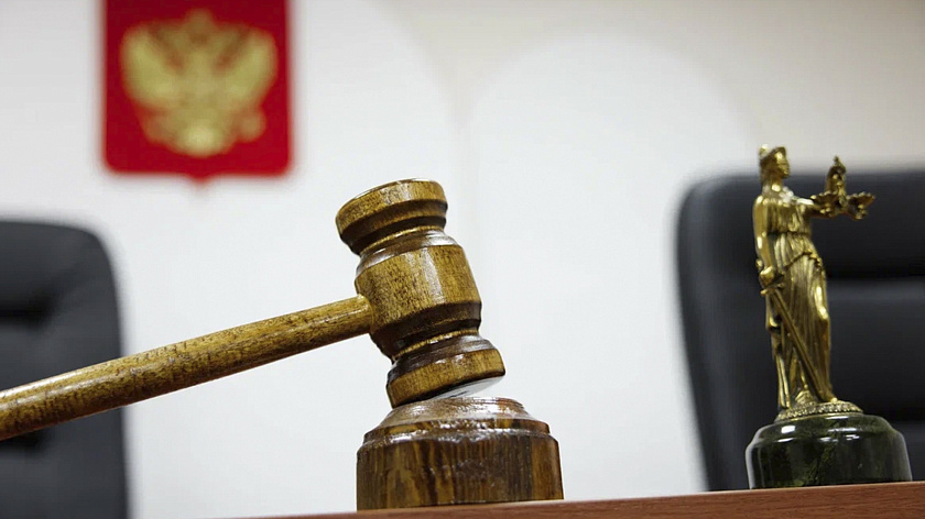 Петербуржец пойдет под суд за чтение переписок бывшей