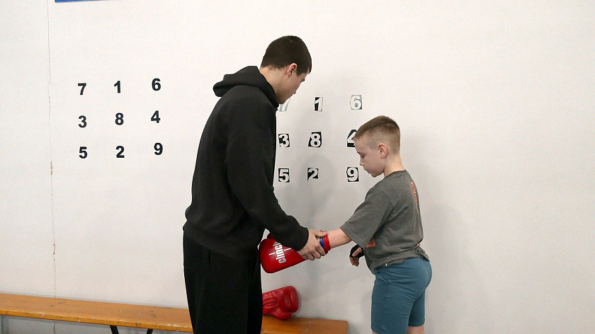 Восемь земских тренеров пополнили штат спортивных школ Ямала