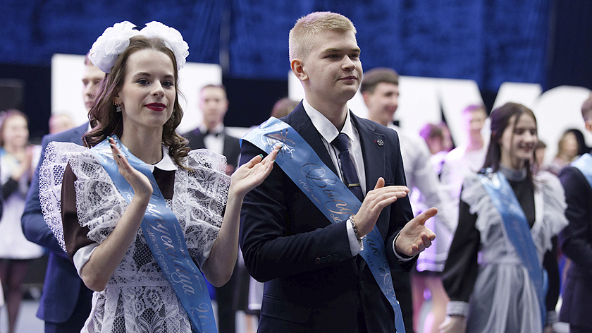 Более 10 тысяч ямальских школьников услышат последний звонок