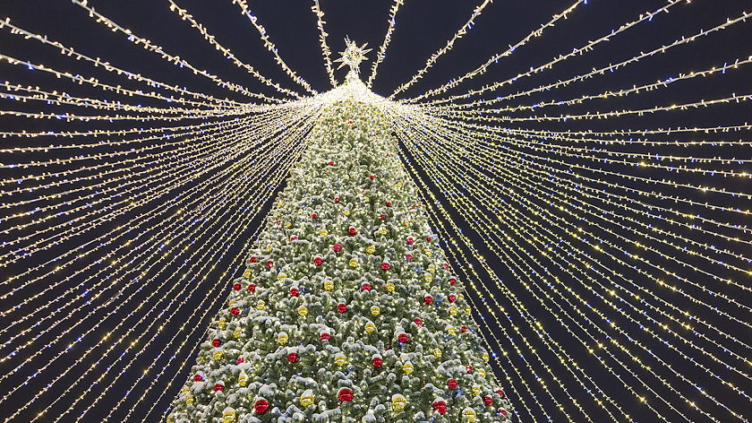 Более 300 школьников посетили губернаторскую елку на Ямале