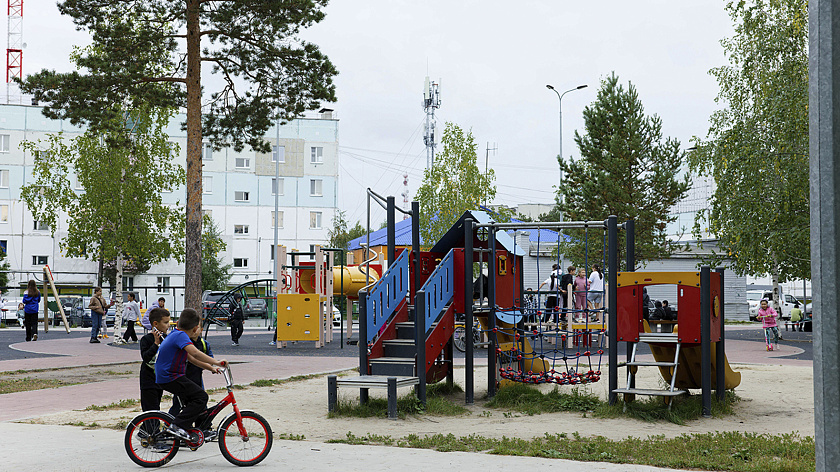 В Салехарде благоустроили дворы на улицах Зои Космодемьянской и Броднева