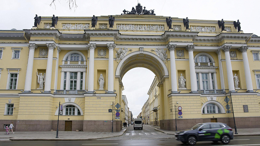 В Петербурге за уборку улиц будут отвечать беспилотные мини-тракторы 