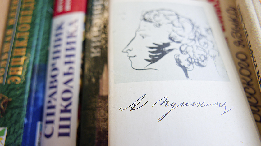 Жителям Салехарда покажут урну с волосами Пушкина на выставке «Поэт и царь»