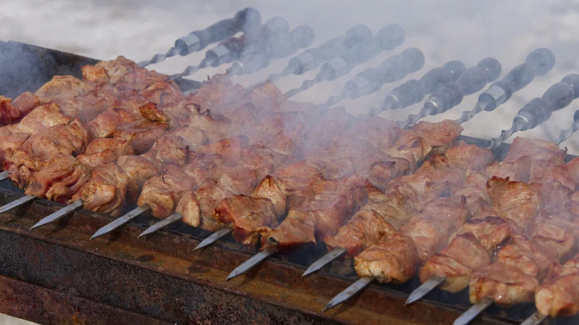 Майские без последствий: нутрициолог назвала лучшие безопасные маринады для шашлыка