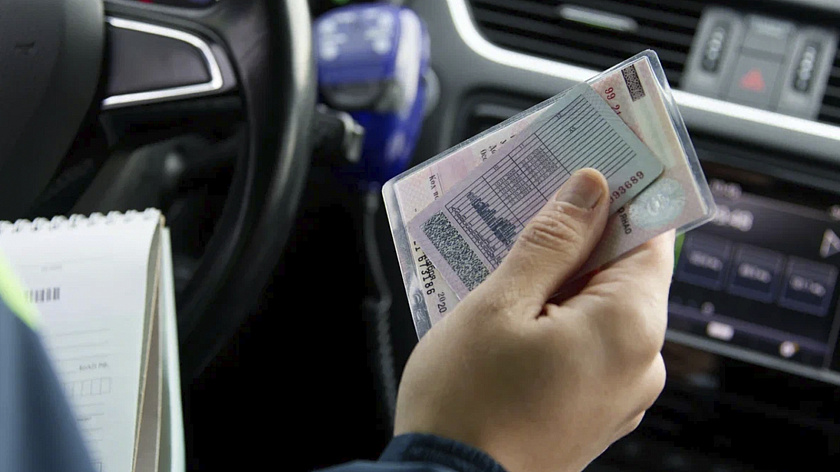 Ноябрьские инспекторы за выходные поймали двух пьяных водителей