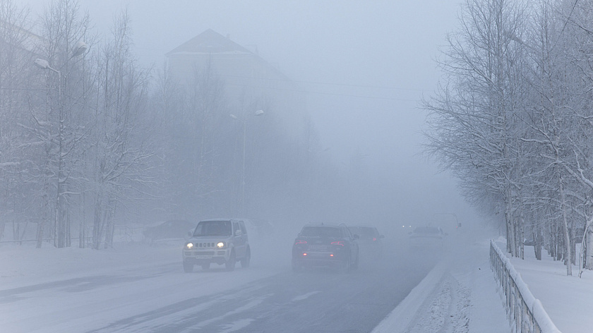 Сотрудники ДПС спасли замерзающую на уральской трассе семью 