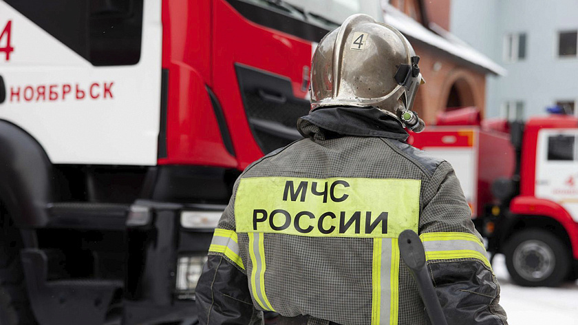 В Ноябрьске потушили пожар в подъезде жилого дома