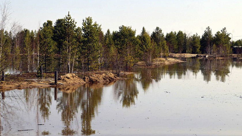 Вода в реке Пяку-Пур за сутки опустилась на пять сантиметров