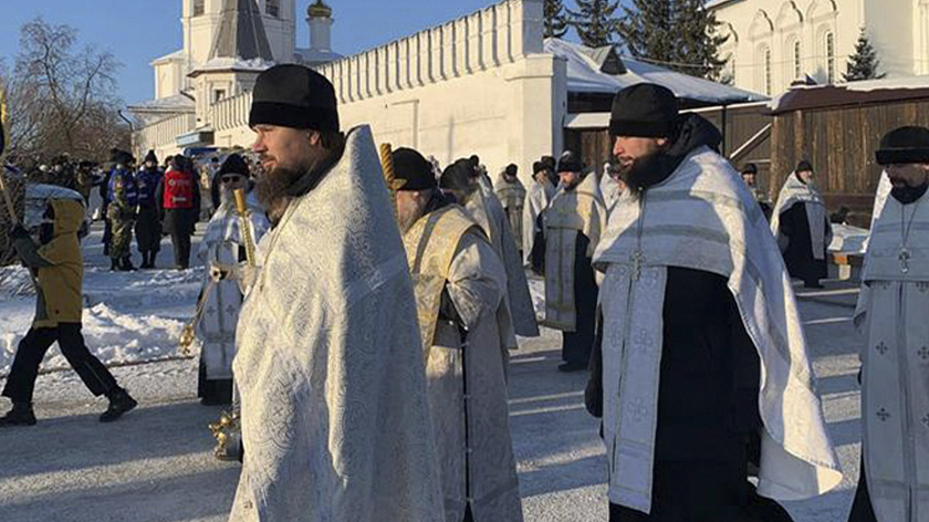 Тысячи жителей Екатеринбурга совершили крестный ход в честь Казанской иконы Божией Матери