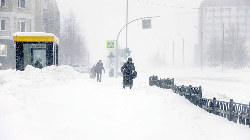 На Ноябрьск обрушился мощный снегопад 