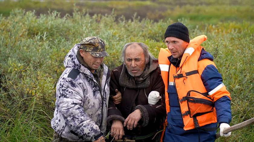 Ямальцы приняли слепого пенсионера за медведя. ВИДЕО