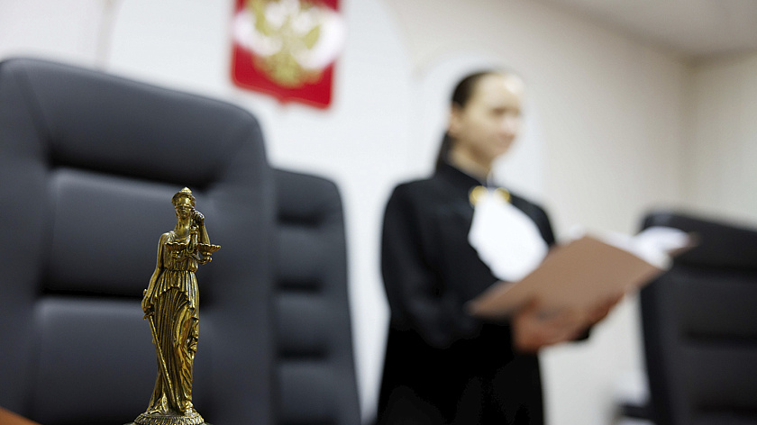 Предпринимателя из Салехарда наказали за продажу брюк с нарушениями