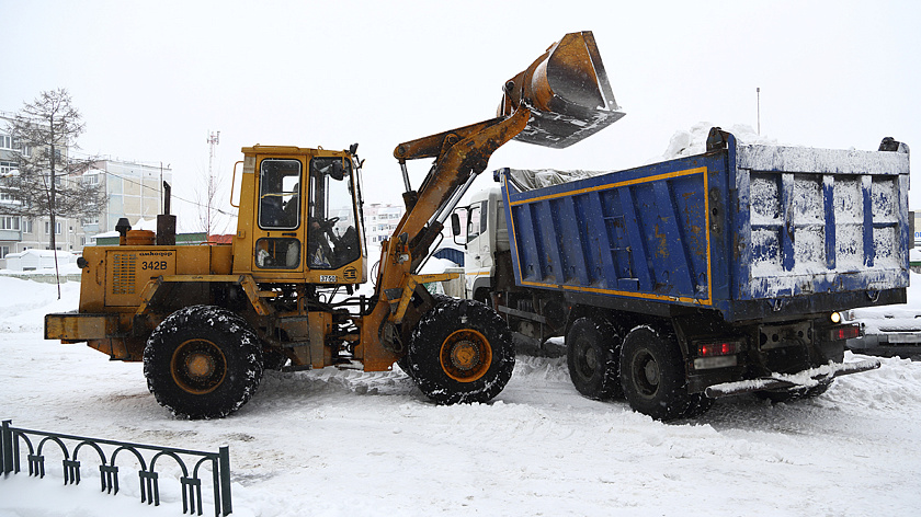Более 200 тысяч кубометров снега вывезли с улиц Салехарда
