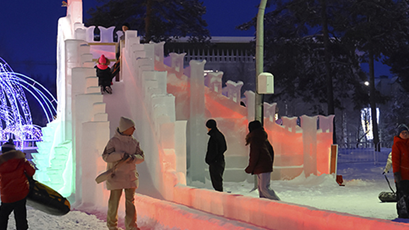 В Лабытнанги открыли большую многоскатную горку