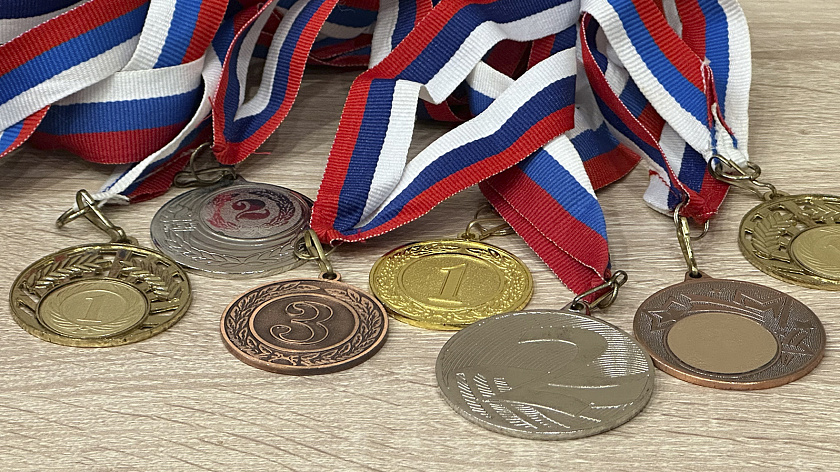 Югорские самбисты завоевали 39 медалей на чемпионате и первенстве Урала