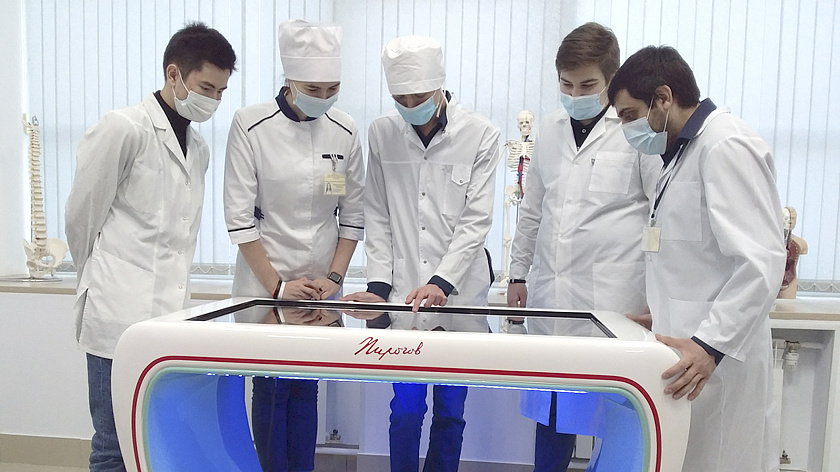 Ямал расширит поддержку молодых врачей под наставничеством