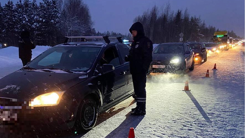 В Ноябрьске сплошные проверки привели к огромной пробке